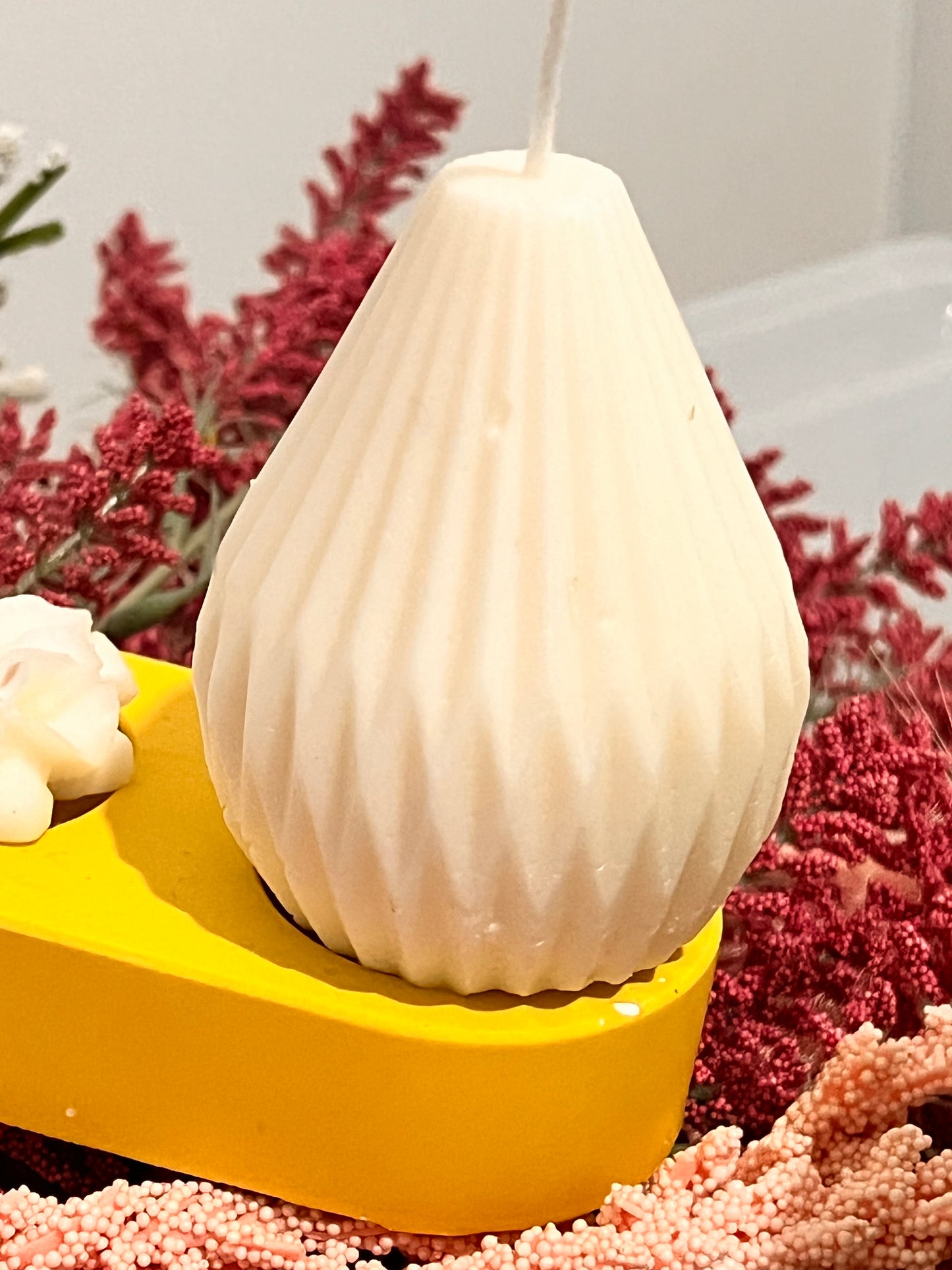 Ribbed lantern candle