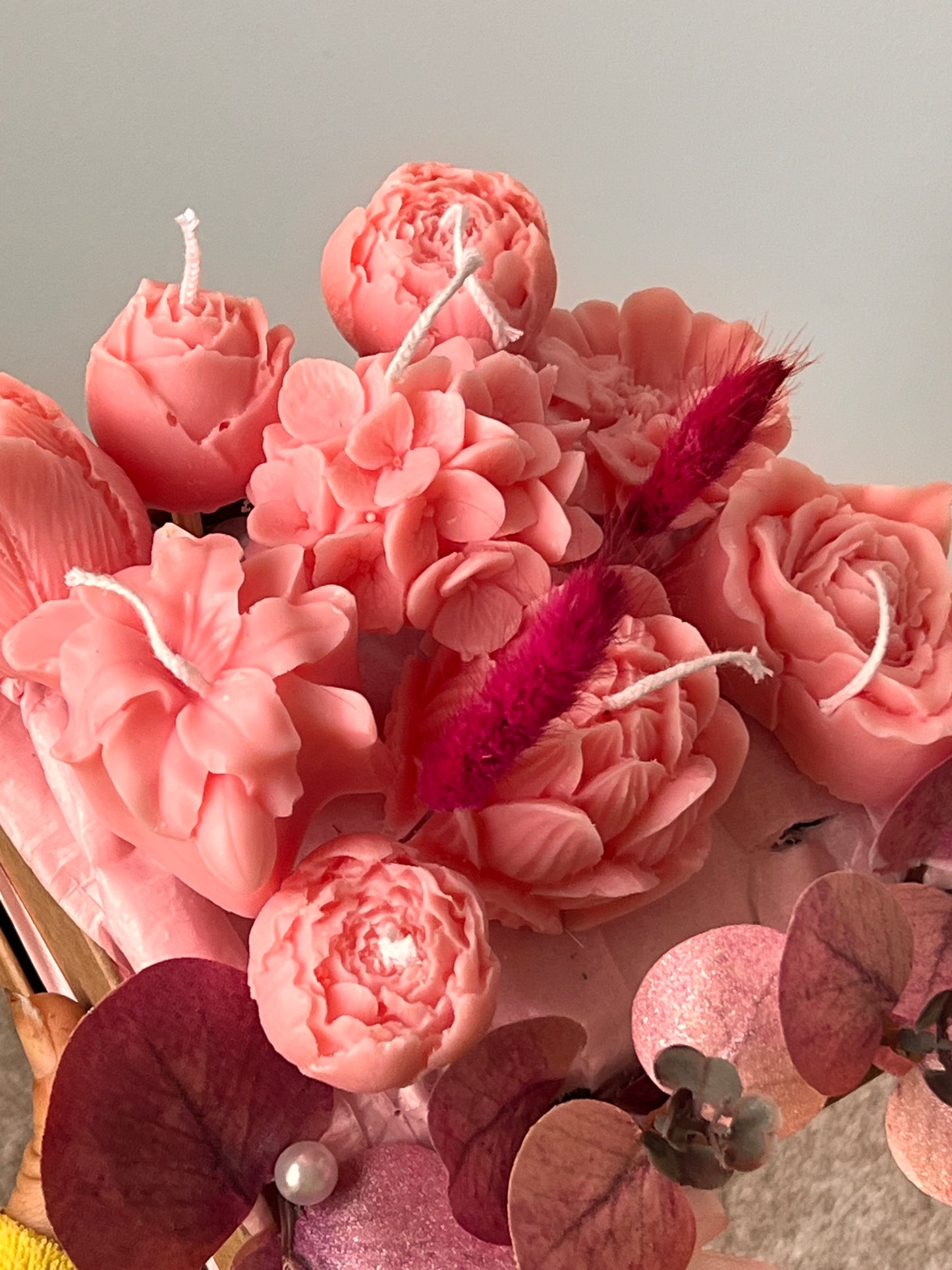 Roses candle bouquet