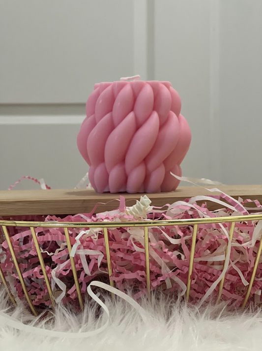 Knot pillar candle